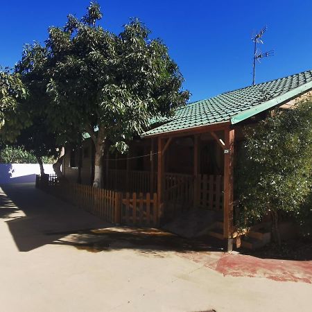 Bungalow con piscina en camping privado cerca de la playa de Torre del Mar Ideal familias Vélez Exterior foto