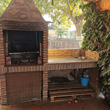 Bungalow con piscina en camping privado cerca de la playa de Torre del Mar Ideal familias Vélez Exterior foto