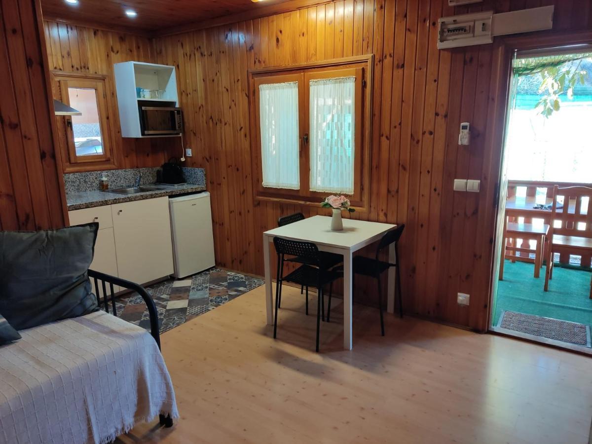 Bungalow con piscina en camping privado cerca de la playa de Torre del Mar Ideal familias Vélez Exterior foto