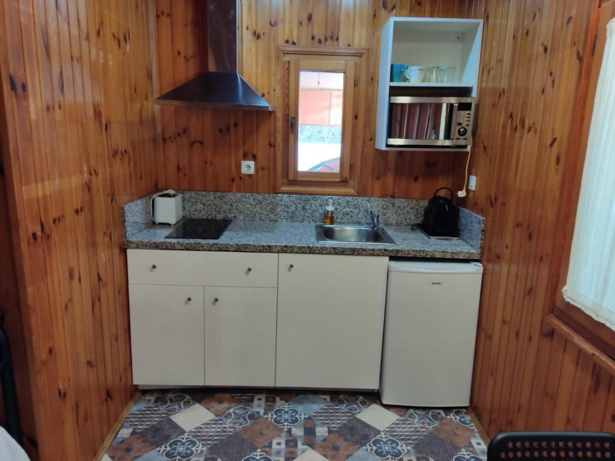 Bungalow con piscina en camping privado cerca de la playa de Torre del Mar Ideal familias Vélez Exterior foto