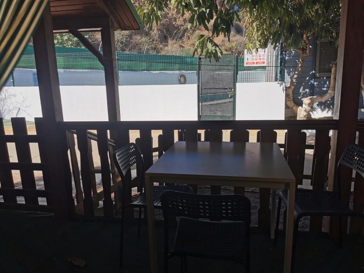 Bungalow con piscina en camping privado cerca de la playa de Torre del Mar Ideal familias Vélez Exterior foto