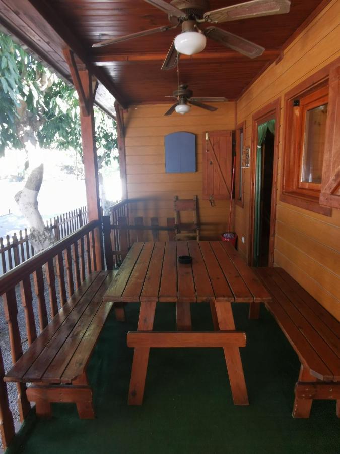 Bungalow con piscina en camping privado cerca de la playa de Torre del Mar Ideal familias Vélez Exterior foto