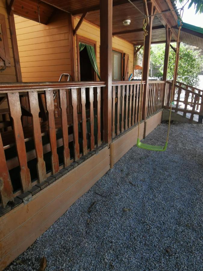 Bungalow con piscina en camping privado cerca de la playa de Torre del Mar Ideal familias Vélez Exterior foto