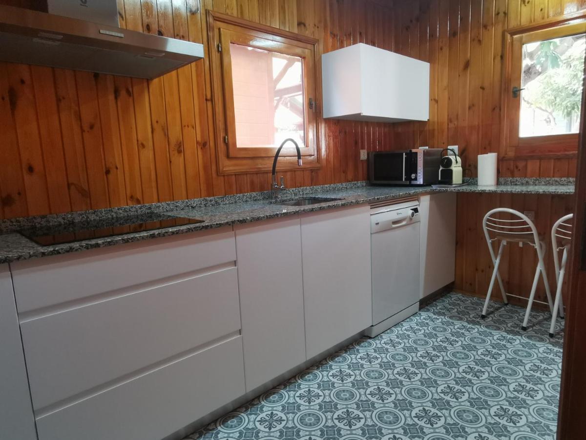 Bungalow con piscina en camping privado cerca de la playa de Torre del Mar Ideal familias Vélez Exterior foto