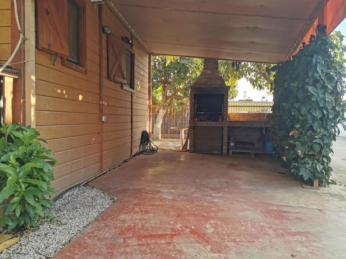 Bungalow con piscina en camping privado cerca de la playa de Torre del Mar Ideal familias Vélez Exterior foto