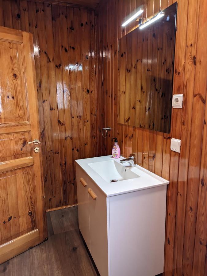 Bungalow con piscina en camping privado cerca de la playa de Torre del Mar Ideal familias Vélez Exterior foto