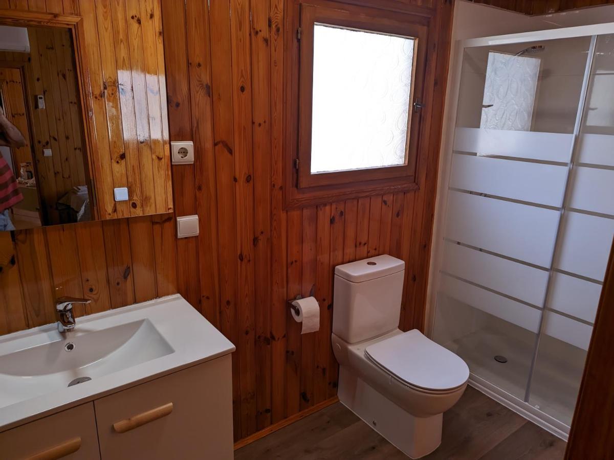 Bungalow con piscina en camping privado cerca de la playa de Torre del Mar Ideal familias Vélez Exterior foto