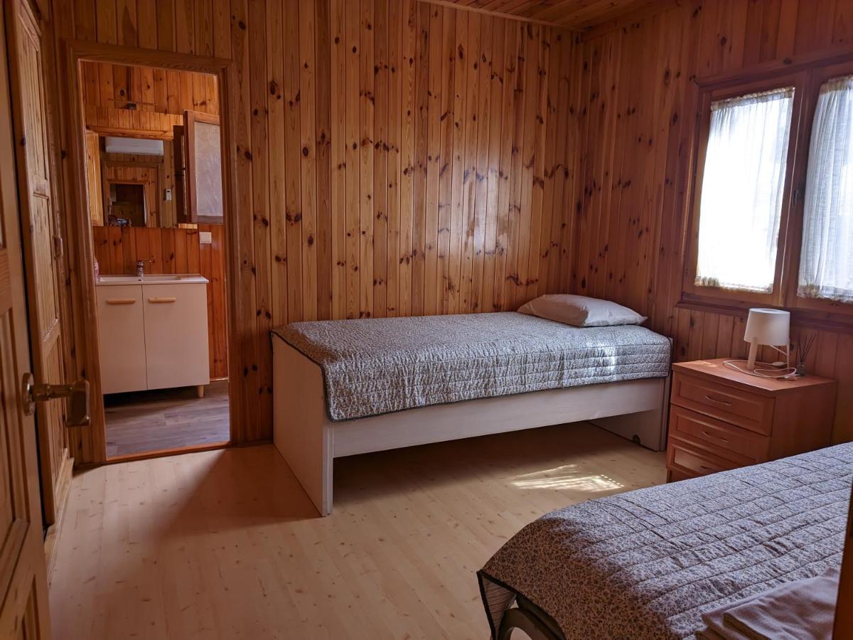 Bungalow con piscina en camping privado cerca de la playa de Torre del Mar Ideal familias Vélez Exterior foto