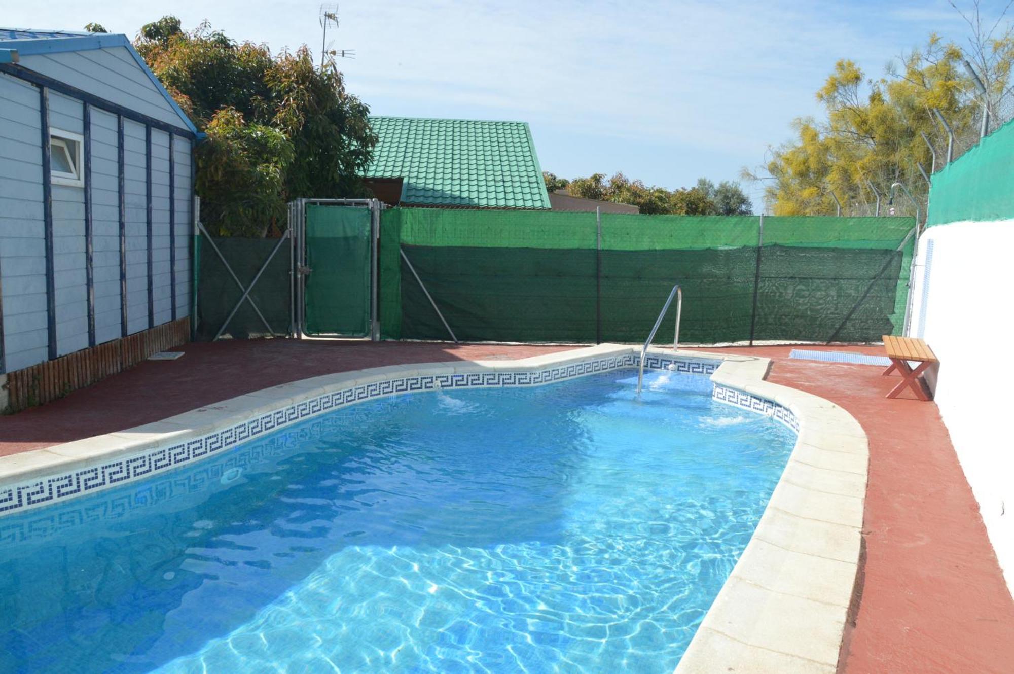 Bungalow con piscina en camping privado cerca de la playa de Torre del Mar Ideal familias Vélez Exterior foto